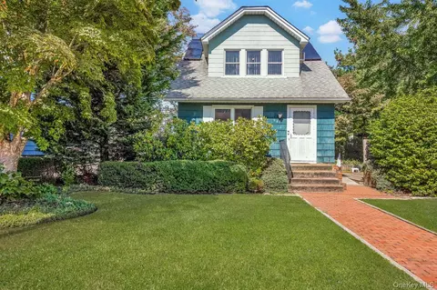 547 Maude St, Hempstead, NY 11550