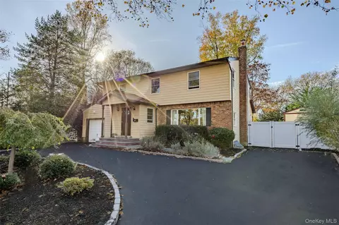 3 Earl Rd, Melville, NY 11747