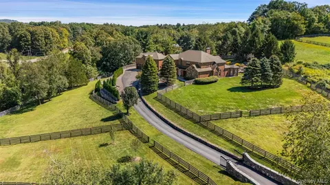 100 Stone Bridge Ln, Bedford Hills, NY 10507