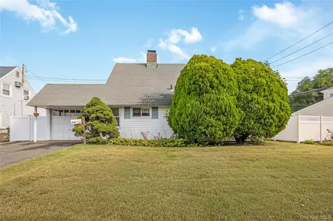 93 Flamingo Rd, Levittown, NY 11756