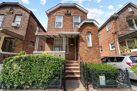 162 E 57th St, Brooklyn, NY 11203