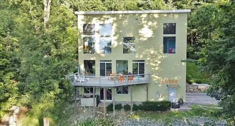 19 Melzingah Reservoir Rd, Beacon, NY 12508