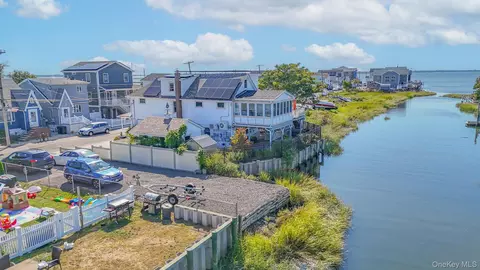 21 W 18th Rd, New York, NY 11693
