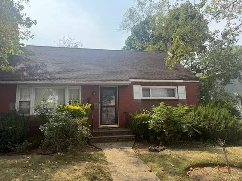 10 Downs Rd, Hempstead, NY 11550