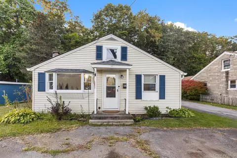 22 Woodside Pl, Lloyd, NY 12528