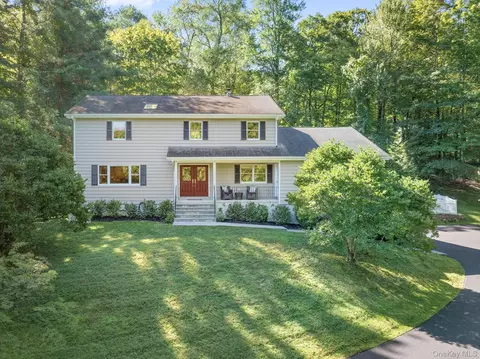 35 Whitlaw Ln, New Castle, NY 10514