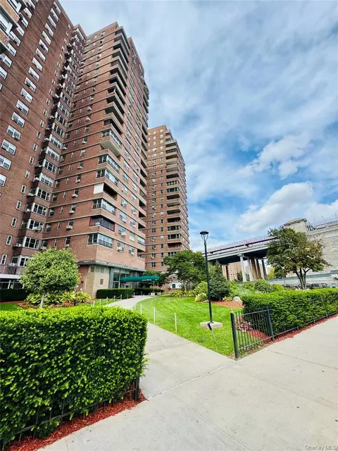 477 Fdr Dr #M1602, New York, NY 10002
