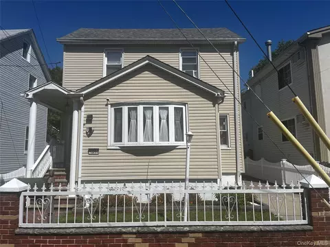 12253 Milburn St, New York, NY 11413