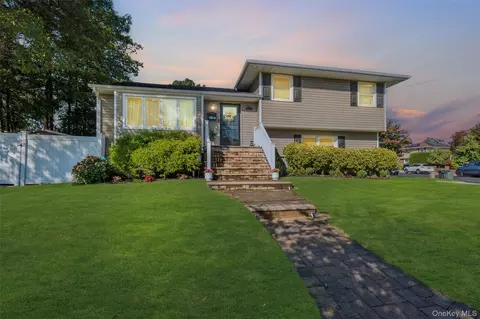1532 Peapond Rd, North Bellmore, NY 11710