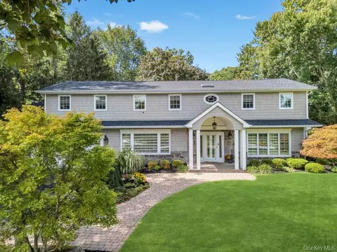 40 Somerset Pl, Syosset, NY 11791