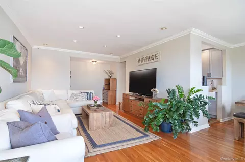 25 Sunnyside Dr #4H, Yonkers, NY 10705