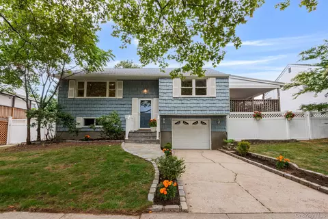 36 Ripley Dr, Northport, NY 11768