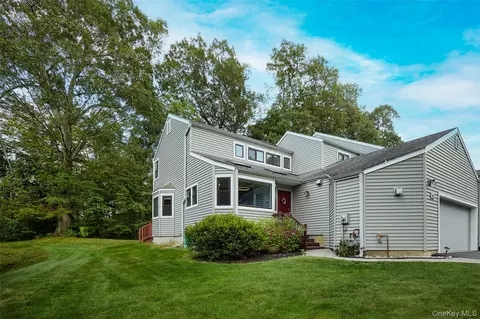 41 Bridle Path Rd, Ossining, NY 10562