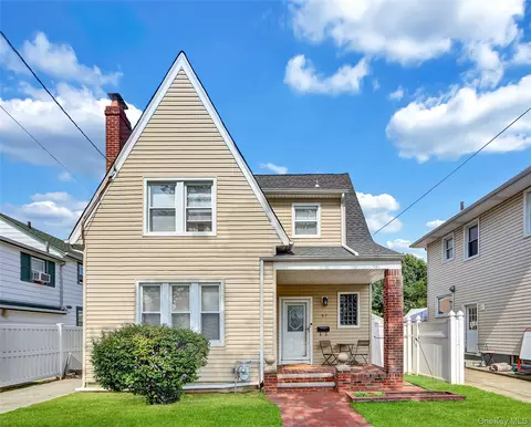 97 E Beverly Pkwy, Valley Stream, NY 11580