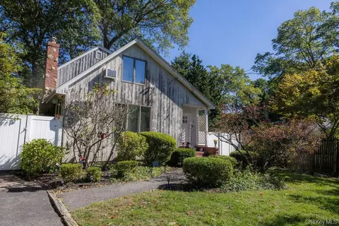 3 Beacon Dr, Sound Beach, NY 11789