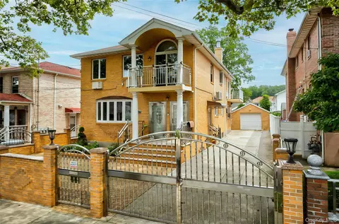 61-47 231 St, New York, NY 11364