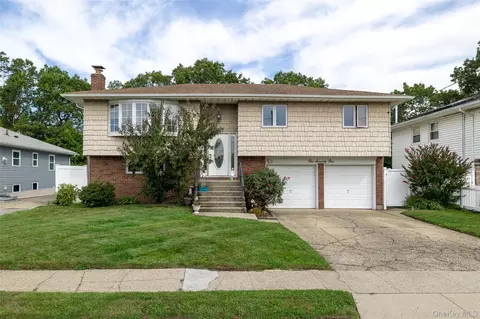 171 N Albany Ave, North Massapequa, NY 11758