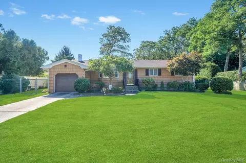 412 N Tree Rd, South Setauket, NY 11720