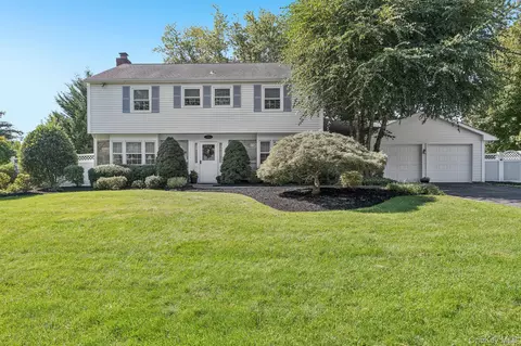 4 Hargrove Dr, Stony Brook, NY 11790