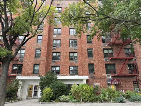 140-15 Holly Ave #6M, New York, NY 11355
