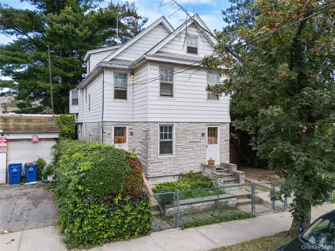45-11 157th St, Flushing, NY 11355
