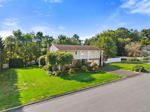 225 Country Ridge Rd, Scarsdale, NY 10583