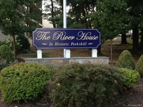150 Overlook Ave #4L, Peekskill, NY 10566
