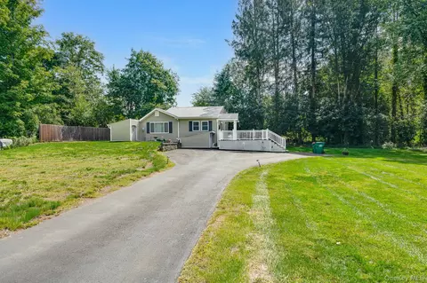 3 Sunset Blvd, East Fishkill, NY 12533