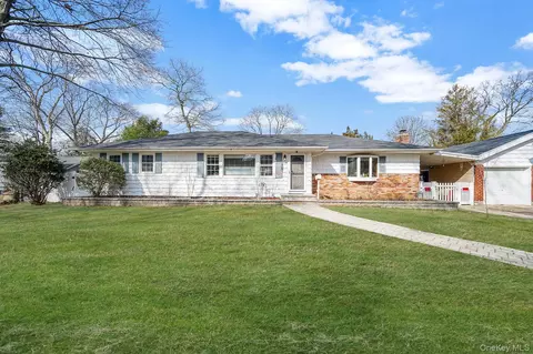 33 High St, Lake Ronkonkoma, NY 11779