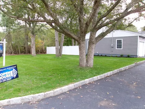 1706 Spur Dr S, Islip, NY 11751