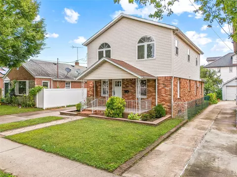 8343 261st St, Glen Oaks, NY 11004