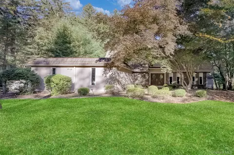 8 Kings Gate Rd, Ramapo, NY 10901