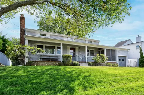 61 Birch Ln, Massapequa Park, NY 11762