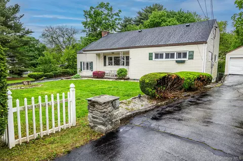 11 Queen St, New Windsor, NY 12553