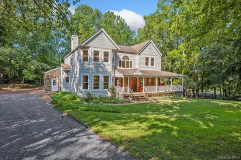 136 Private Rd, Brookhaven, NY 11786