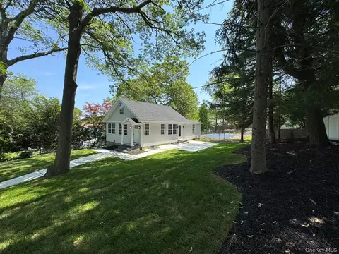 27 Evergreen Rd, Rocky Point, NY 11778