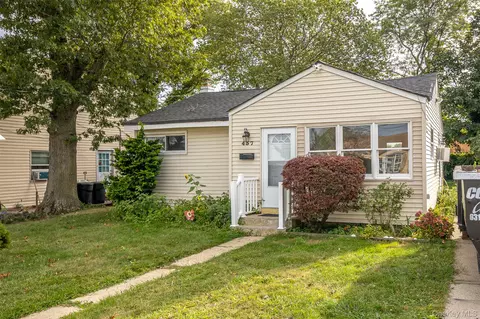 457 N Monroe Ave, Lindenhurst, NY 11757
