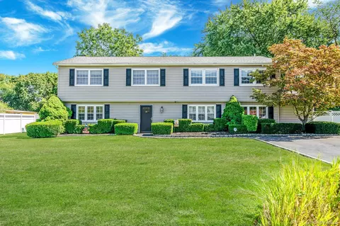 6 Azurean Ct, Mount Sinai, NY 11766