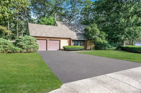 7 Birdseye Cir, Stony Brook, NY 11790