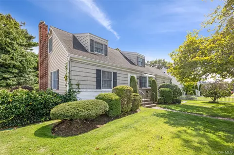 14 Mill Rd, South Farmingdale, NY 11735