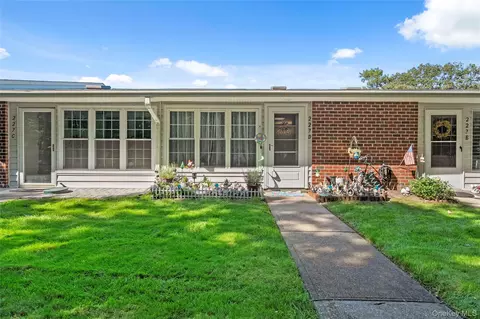 227 Blackpool Ct #D, Ridge, NY 11961
