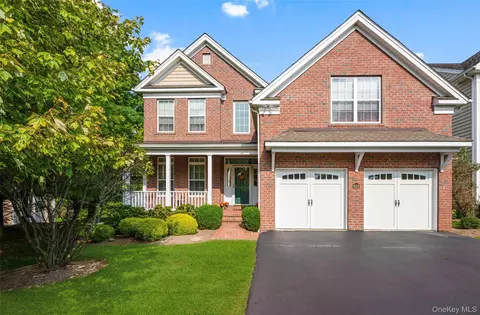 653 Creekside Ln, Fishkill, NY 12524