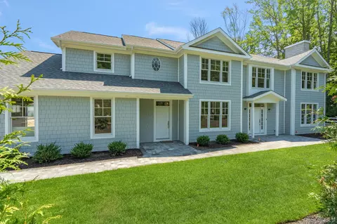 48 Plainview Rd, Woodbury, NY 11797