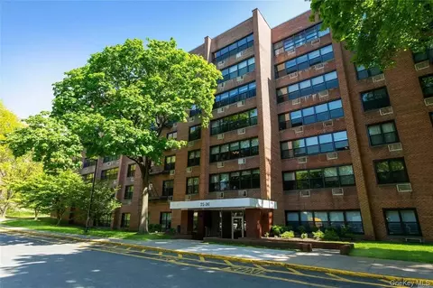 75-36 Bell Blvd #1E, Oakland Gardens, NY 11364