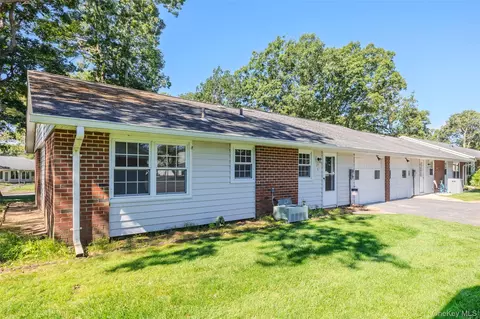 25 Trent Ct #D, Ridge, NY 11961