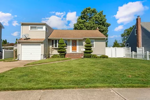 3945 Old Post Rd, Seaford, NY 11783