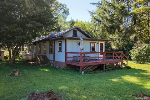 18 1st St, Deerpark, NY 12729