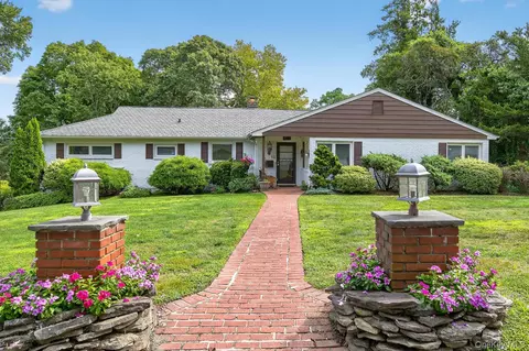 12 Griffith Ln, Huntington, NY 11743