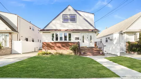 24519 147th Dr, New York, NY 11422