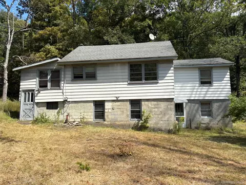 42 E Pond Lilly Rd, Ancram, NY 12502